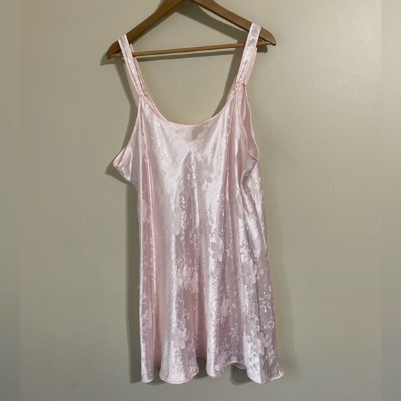 Oscar De La Renta Pink Label Sleeveless Nightgown – Vintage-Inspired Lingerie" - Picture 3 of 3